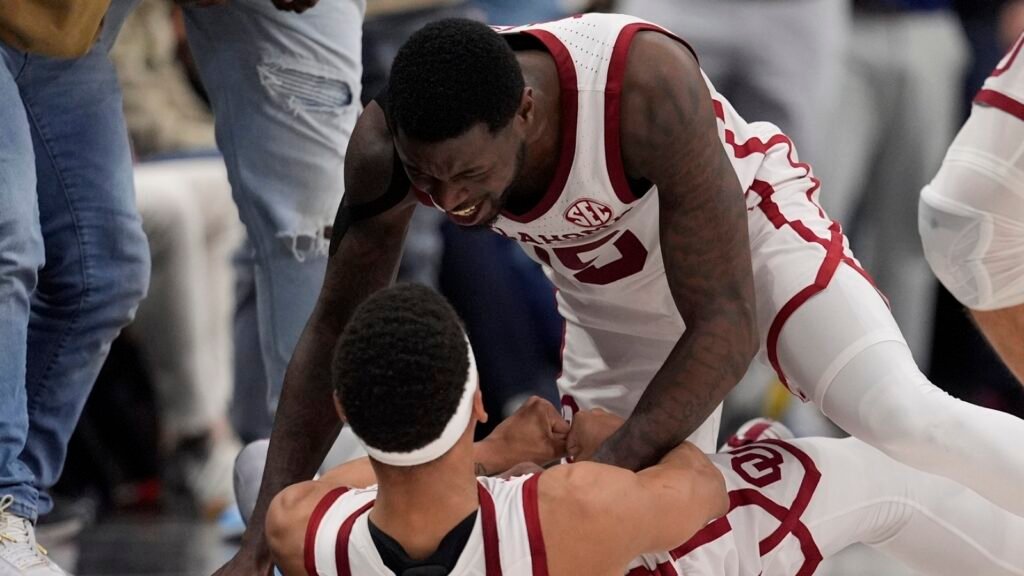 No. 10 Oklahoma remains undefeated with comeback over No. 24 Michigan
