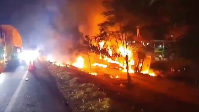 Ondo Horror: 13 Burn Alive in Fiery Bus Inferno Ondo Horror: 13 Burn Alive in Fiery Bus Inferno