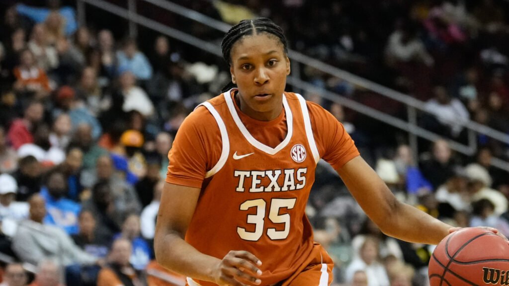 No. 7 Texas women stay undefeated at home, beat No. 17 Tennessee