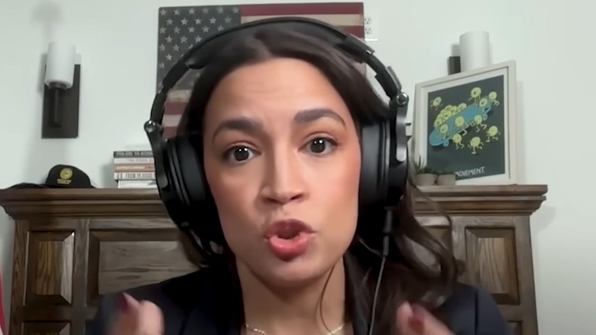 AOC Ripped After Blaming President Trump, Elon Musk For Airplane Disaster AOC Ripped After Blaming President Trump, Elon Musk For Airplane Disaster