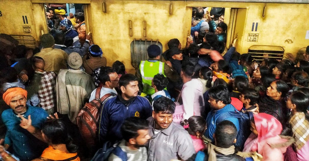 15 Reported Dead in Stampede at New Delhi Rail Station 15 Reported Dead in Stampede at New Delhi Rail Station