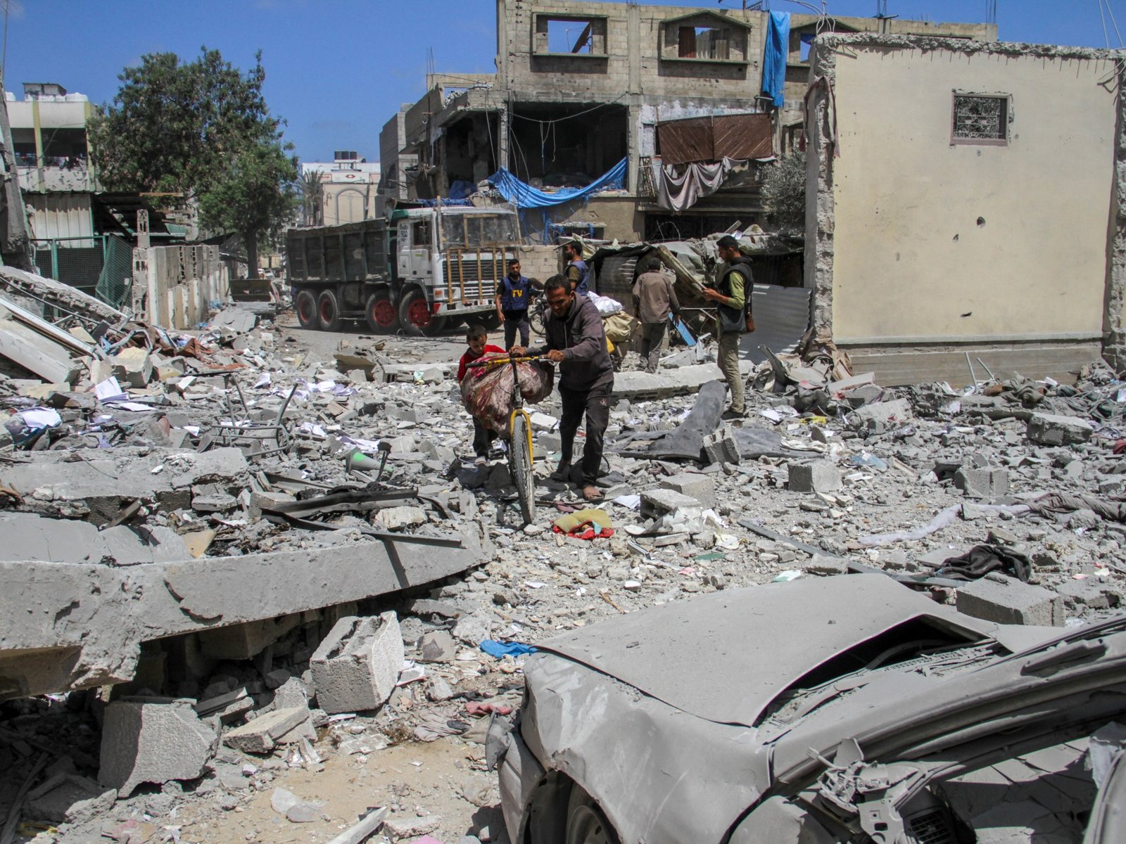 Israeli soldiers used 80-year-old Palestinian as Gaza human shield: Report | Israel-Palestine conflict News Israeli soldiers used 80-year-old Palestinian as Gaza human shield: Report | Israel-Palestine conflict News