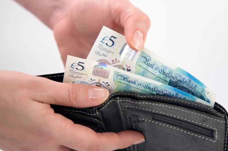 Pound Plummets Amid Bank of England’s Tough Choice Pound Plummets Amid Bank of England’s Tough Choice