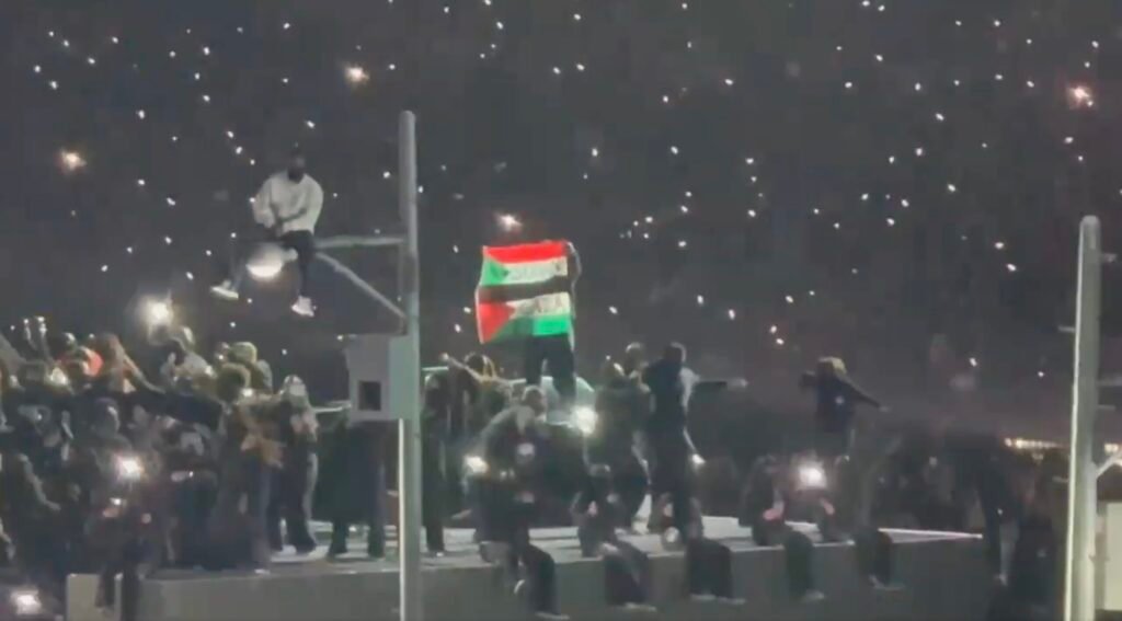 Pro-Palestinian Protester Interrupts Kendrick Lamar’s ‘Worst’ Super Bowl Halftime Show | The Gateway Pundit